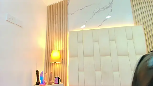 CharlotteSchmidtt online show from 04-24-26, 11:45