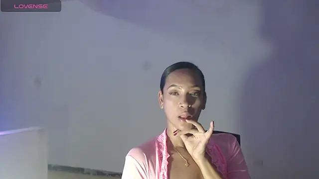 Snapshot of DonnaDidiamantti chatting on 10-28-25, 10:23 DonnaDidiamantti online show from 10-28-25, 10:23