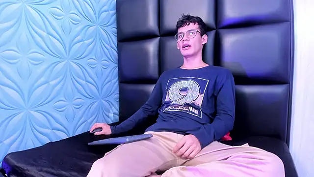 LittleMax23 online show from 09-10-25, 12:16