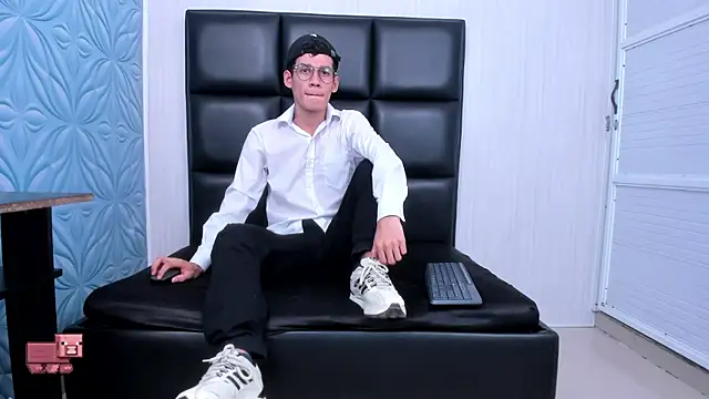 LittleMax23 online show from 09-23-25, 12:52