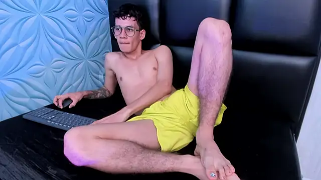 LittleMax23 online show from 10-10-25, 11:53