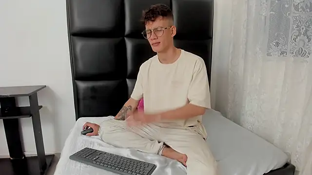 LittleMax23 online show from 10-18-25, 01:12