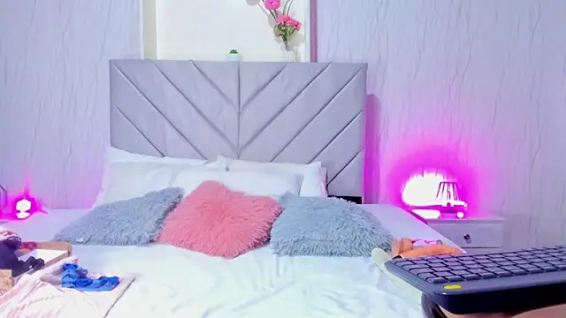 Victoria Guzman online show from 11-04-25, 04:17