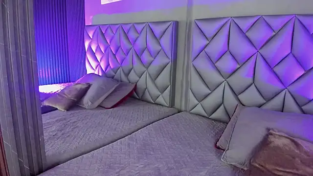 Snapshot of Kitty_Dollyy chatting on 11-20-25, 08:19 Kitty Dollyy online show from 11-20-25, 08:19