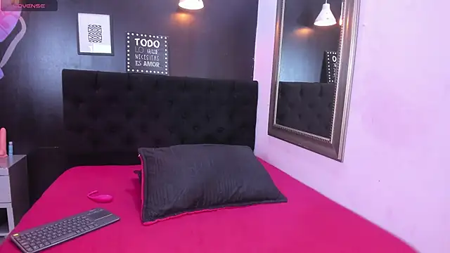 Snapshot of tiiny_emilly chatting on 10-07-25, 08:06 tiiny emilly online show from 10-07-25, 08:06