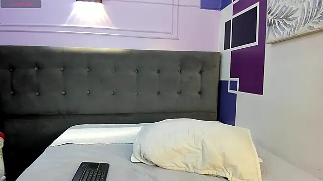 Snapshot of tiiny_emilly chatting on 10-10-25, 08:19 tiiny emilly online show from 10-10-25, 08:19