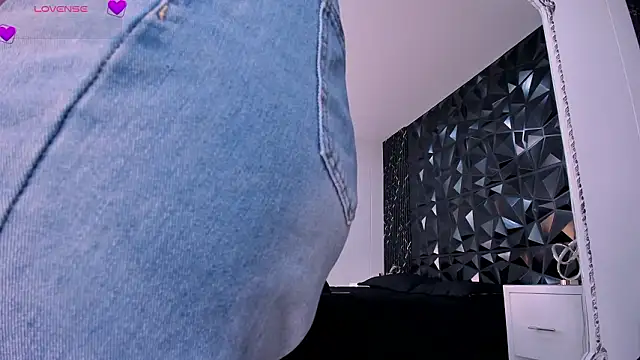 ChannelWhite  online show from 03-10-26, 09:42