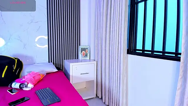 Snapshot of StephanAndSamantha chatting on 10-13-25, 10:10 StephanAndSamantha online show from 10-13-25, 10:10