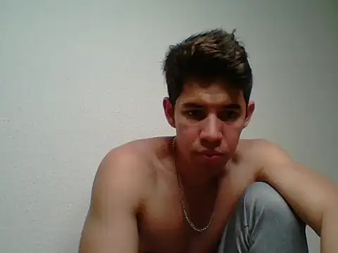 Snapshot of Maxtaylor18 chatting on 10-08-25, 02:31 Maxtaylor18 online show from 10-08-25, 02:31