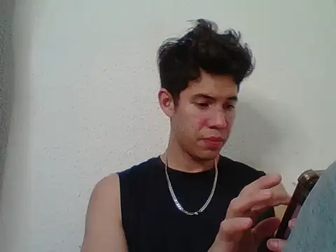 Snapshot of Maxtaylor18 chatting on 10-17-25, 02:04 Maxtaylor18 online show from 10-17-25, 02:04