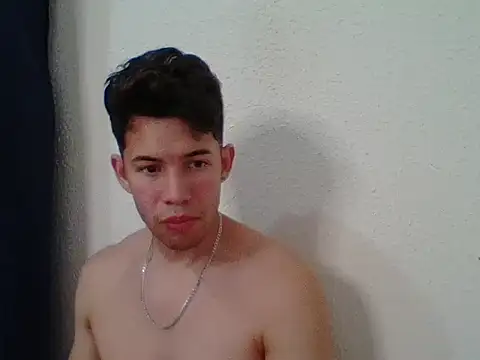 Snapshot of Maxtaylor18 chatting on 10-28-25, 05:33 Maxtaylor18 online show from 10-28-25, 05:33