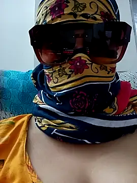 Snapshot of roshni19 chatting on 10-09-25, 11:30 roshni19 online show from 10-09-25, 11:30