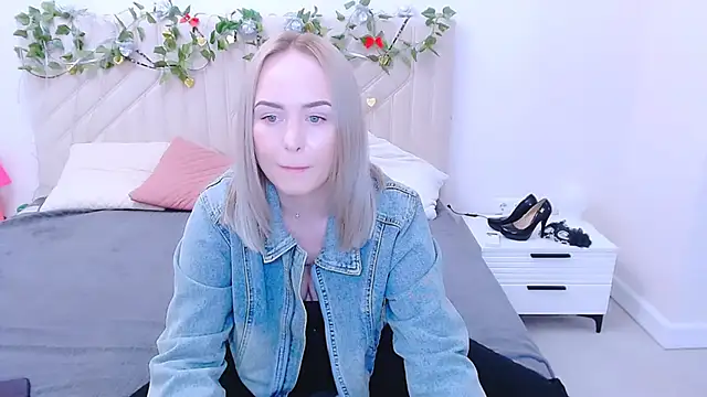 LiluMoon   online show from 04-27-26, 11:19