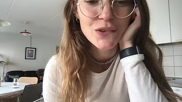 Snapshot of Scorpion_Peach chatting on 09-18-25, 09:22 Scorpion Peach online show from 09-18-25, 09:22