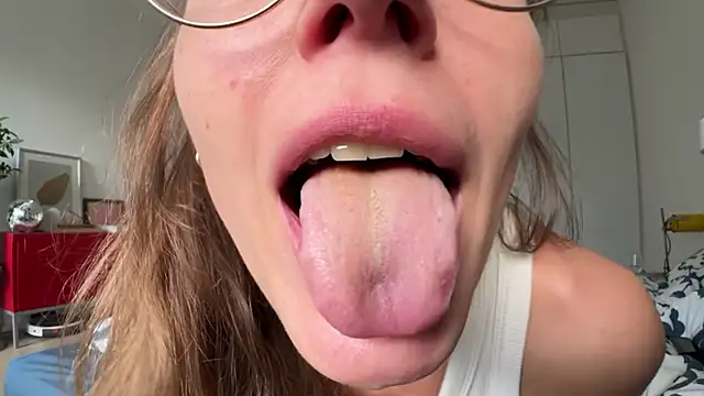 Snapshot of Scorpion_Peach chatting on 10-09-25, 02:26 Scorpion Peach online show from 10-09-25, 02:26