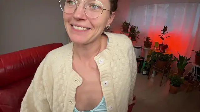 Snapshot of Scorpion_Peach chatting on 10-22-25, 02:28 Scorpion Peach online show from 10-22-25, 02:28