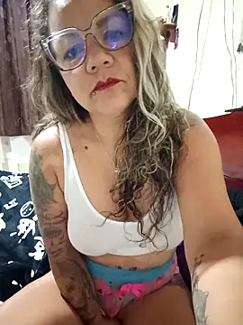 Snapshot of TiffanyTomshon chatting on 09-23-25, 10:07 TiffanyTomshon online show from 09-23-25, 10:07