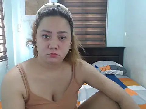 Snapshot of Hello_Kiffy69 chatting on 05-20-26, 11:22 Hello Kiffy69 online show from 05-20-26, 11:22