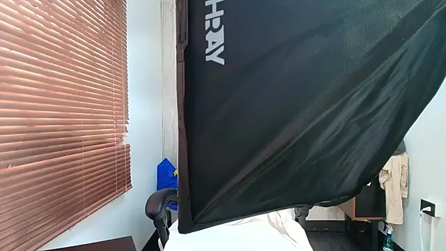 Snapshot of ArianaBeake chatting on 10-28-25, 01:25 ArianaBeake online show from 10-28-25, 01:25