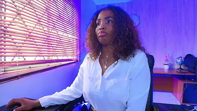 Snapshot of ArianaBeake chatting on 12-02-25, 09:43 ArianaBeake online show from 12-02-25, 09:43