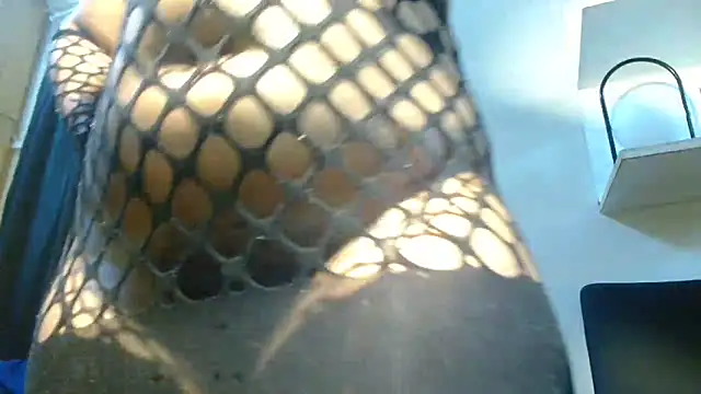 Snapshot of RoxyLuv77 chatting on 09-28-25, 05:40 RoxyLuv77 online show from 09-28-25, 05:40