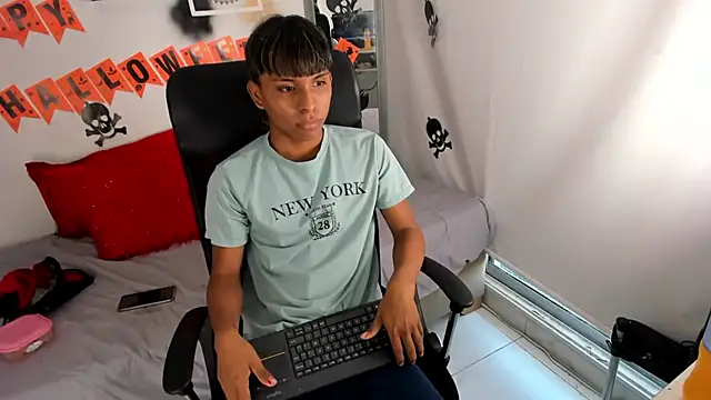 tyler twink boy online show from 10-26-25, 12:44