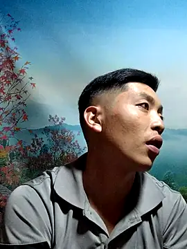 Snapshot of LuPhungg chatting on 10-23-25, 10:47 LuPhungg online show from 10-23-25, 10:47