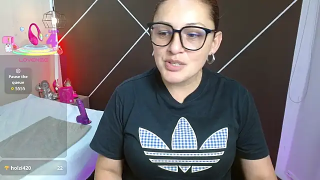 ScarletHott  online show from 10-22-25, 11:43