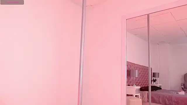 Snapshot of Coralgh_ chatting on 09-23-25, 08:23 Coralgh  online show from 09-23-25, 08:23