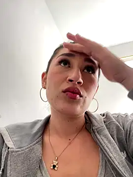 Snapshot of Isa_Villamarin chatting on 09-17-25, 02:41 Isa Villamarin online show from 09-17-25, 02:41
