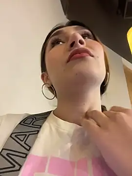Snapshot of Isa_Villamarin chatting on 10-15-25, 02:39 Isa Villamarin online show from 10-15-25, 02:39
