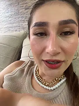 Snapshot of Isa_Villamarin chatting on 10-18-25, 08:53 Isa Villamarin online show from 10-18-25, 08:53