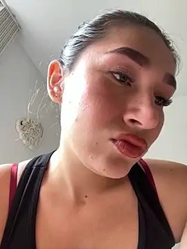 Snapshot of Isa_Villamarin chatting on 10-21-25, 04:41 Isa Villamarin online show from 10-21-25, 04:41