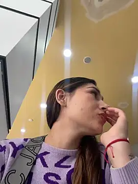 Snapshot of Isa_Villamarin chatting on 10-22-25, 03:01 Isa Villamarin online show from 10-22-25, 03:01