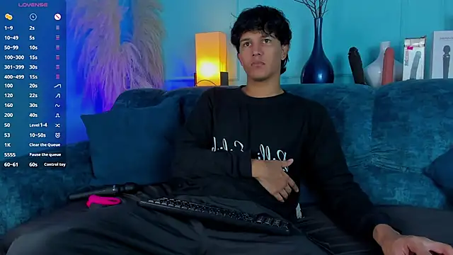 Leo Savage  online show from 12-02-25, 03:45