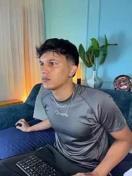 Leo Savage  online show from 04-01-26, 04:02