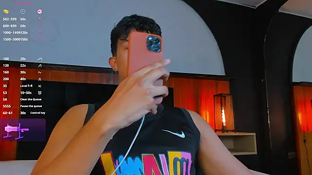 Leo Savage  online show from 04-25-26, 03:53