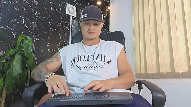 Alexander ferre online show from 04-28-26, 01:16