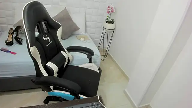 Snapshot of yulitza1025 chatting on 10-20-25, 12:16 yulitza1025 online show from 10-20-25, 12:16