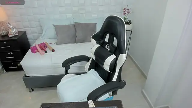 Snapshot of yulitza1025 chatting on 10-21-25, 01:12 yulitza1025 online show from 10-21-25, 01:12