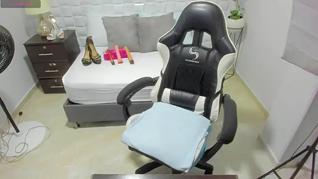 Snapshot of yulitza1025 chatting on 11-06-25, 11:11 yulitza1025 online show from 11-06-25, 11:11