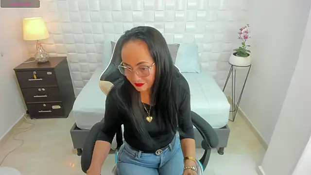 Snapshot of yulitza1025 chatting on 11-26-25, 12:06 yulitza1025 online show from 11-26-25, 12:06