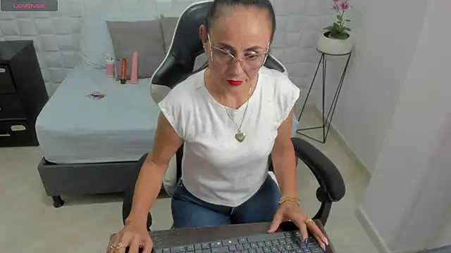 Snapshot of yulitza1025 chatting on 11-27-25, 11:56 yulitza1025 online show from 11-27-25, 11:56