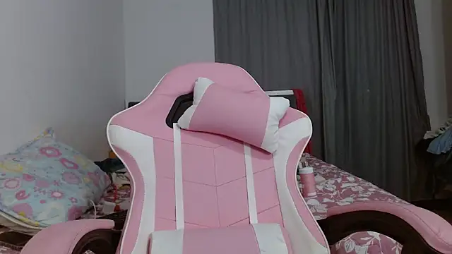 Snapshot of AntonellaCute_ab chatting on 10-28-25, 12:36 AntonellaCute ab online show from 10-28-25, 12:36