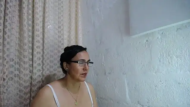 Snapshot of gabbyparker_ chatting on 10-17-25, 09:50 gabbyparker online show from 10-17-25, 09:50