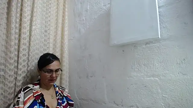 Snapshot of gabbyparker_ chatting on 10-18-25, 10:27 gabbyparker online show from 10-18-25, 10:27