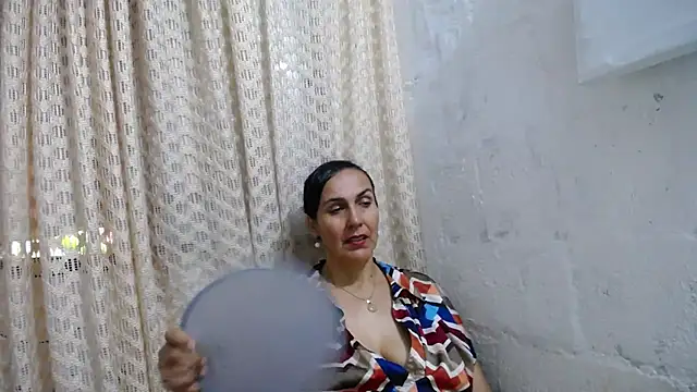 Snapshot of gabbyparker_ chatting on 10-18-25, 10:32 gabbyparker online show from 10-18-25, 10:32