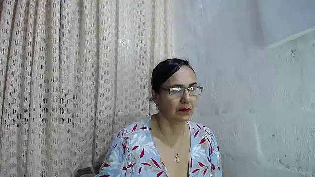 Snapshot of gabbyparker_ chatting on 11-11-25, 09:53 gabbyparker online show from 11-11-25, 09:53