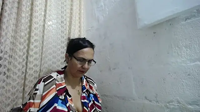 Snapshot of gabbyparker_ chatting on 11-16-25, 10:32 gabbyparker online show from 11-16-25, 10:32