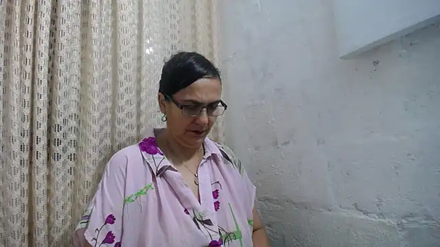 Snapshot of gabbyparker_ chatting on 12-05-25, 09:29 gabbyparker online show from 12-05-25, 09:29